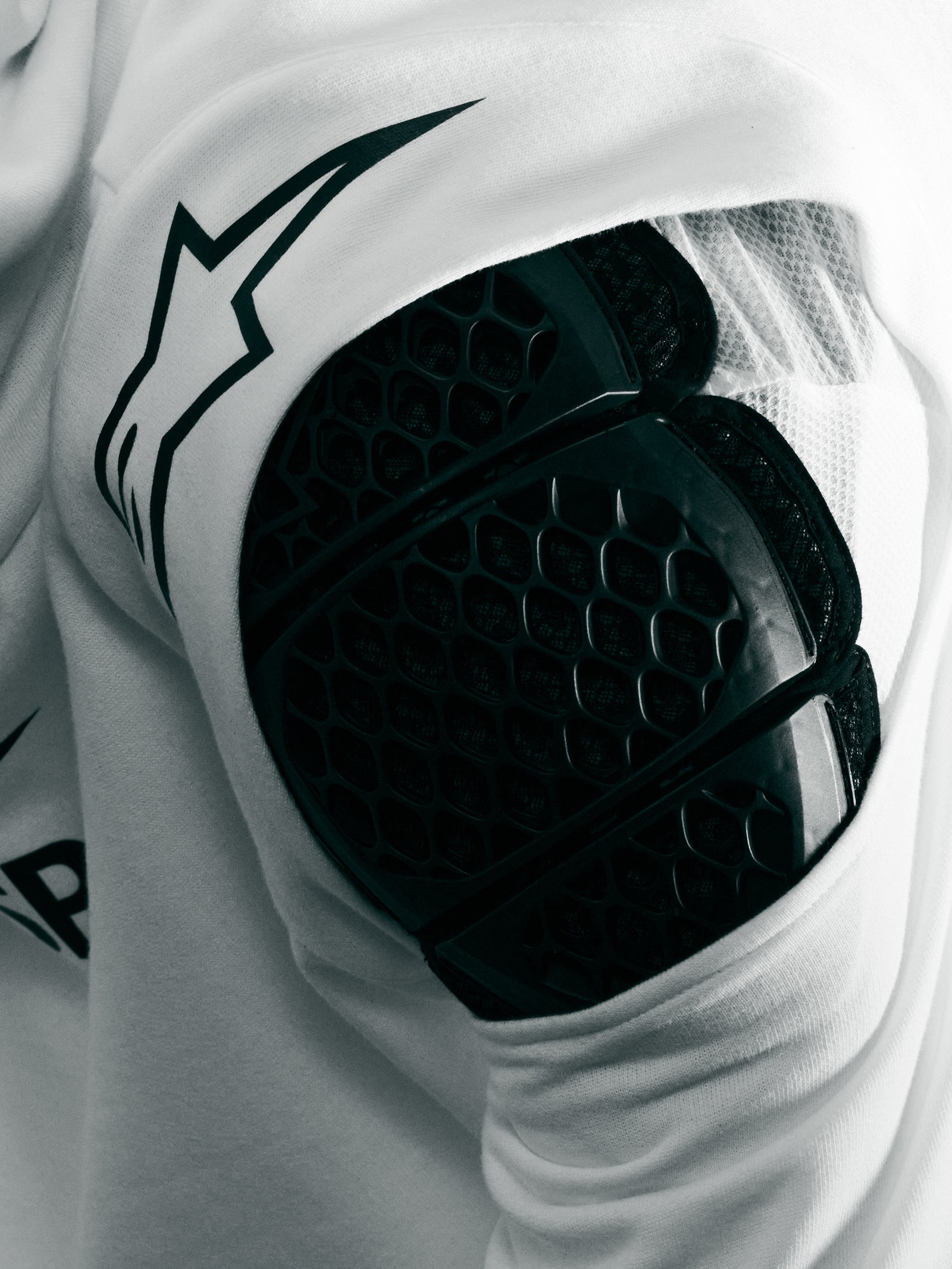 RSRV ARMOR HOODIE